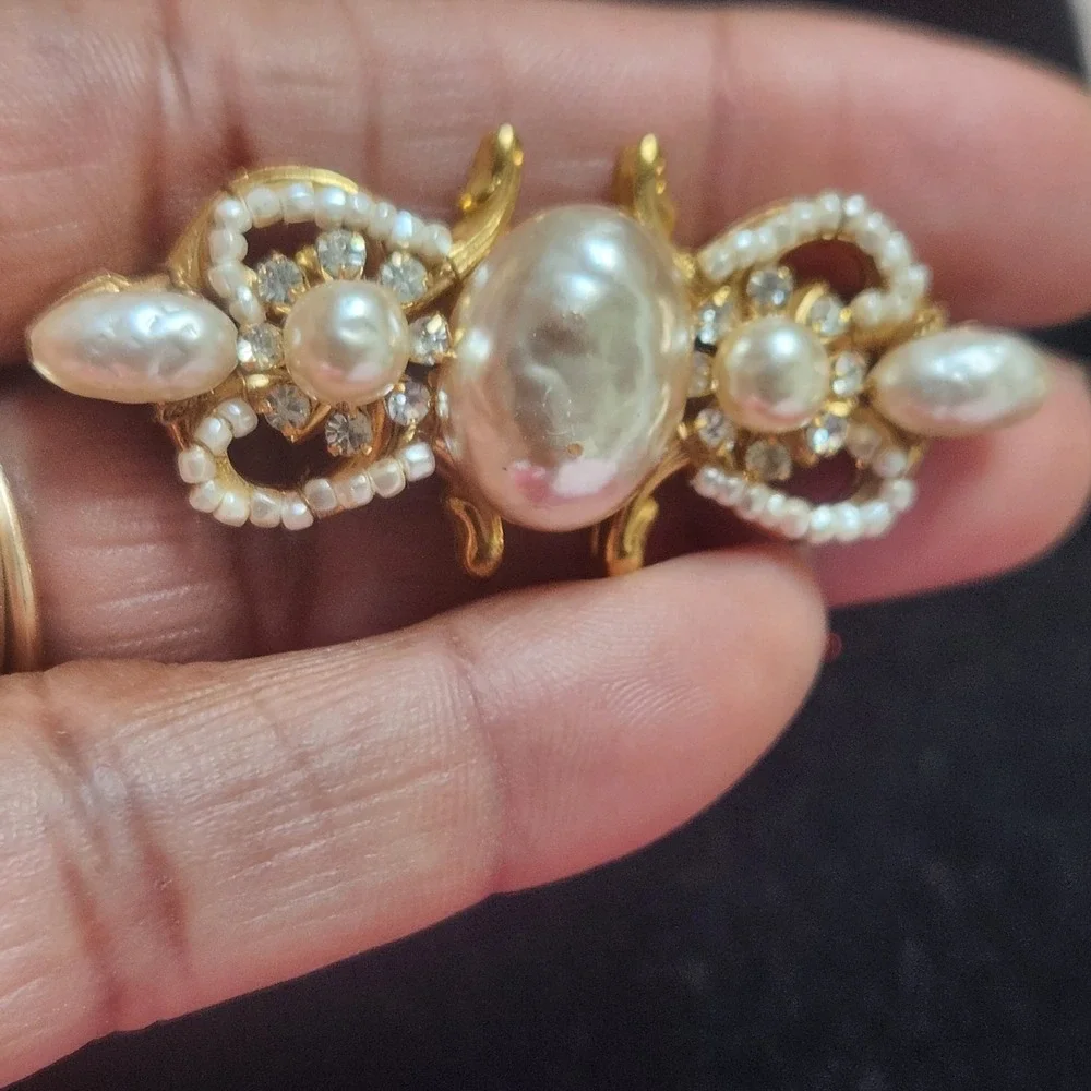 Miriam Haskell Brooch Faux‎ Pearl Rhinestone Gold Tone vintage